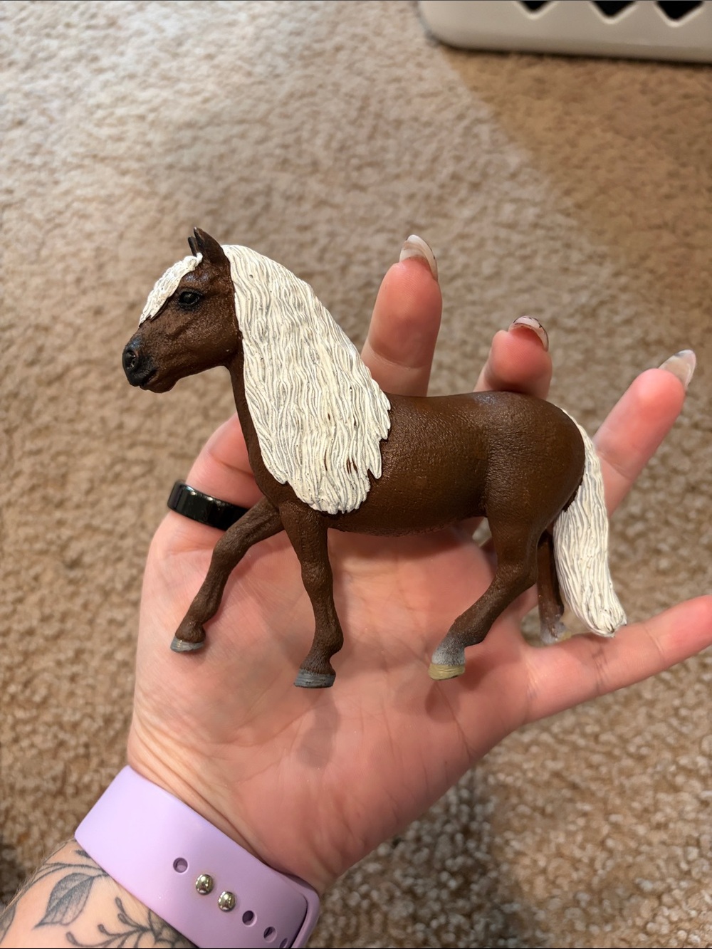 B32 Schleich Brown Toy Horse Figurine with Cream Mane and Tail